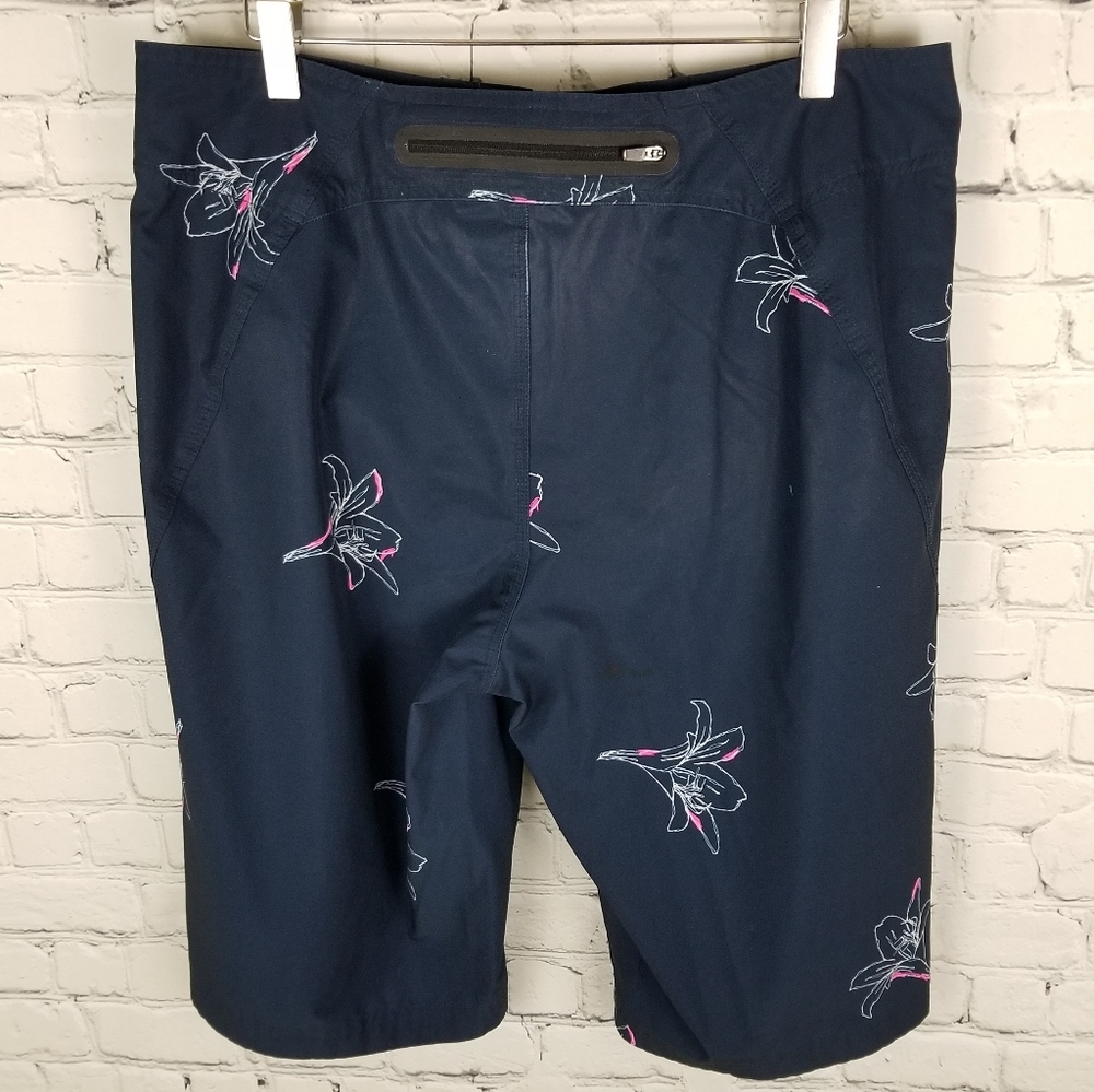 H&M | floral mesh lined swim trunk shorts - Picture 3 of 6